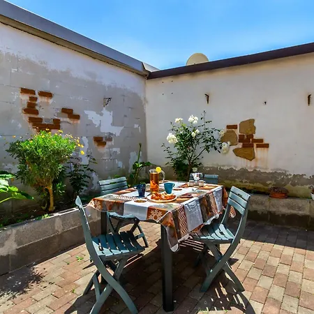 Camy Wine House Con Giardino Vicino Stazione Ferroviaria * ליבורנו