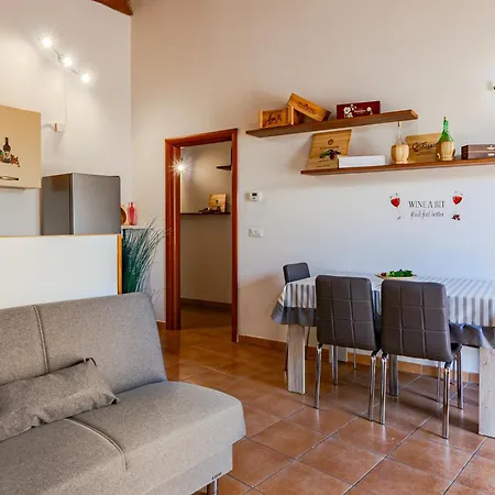 Apartment Camy Wine House Con Giardino Vicino Stazione Ferroviaria Livorno